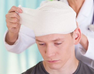 Чем грозят травмы головного мозга и какая помощь может быть оказана пострадавшему? thumbnail