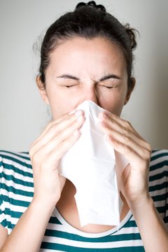 Аллергия на пыль: признаки, симптомы и профилактика
